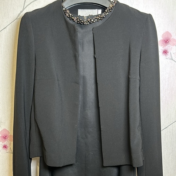 H&M size 2 black blazer, sleeves with metal decor. - Picture 3 of 7